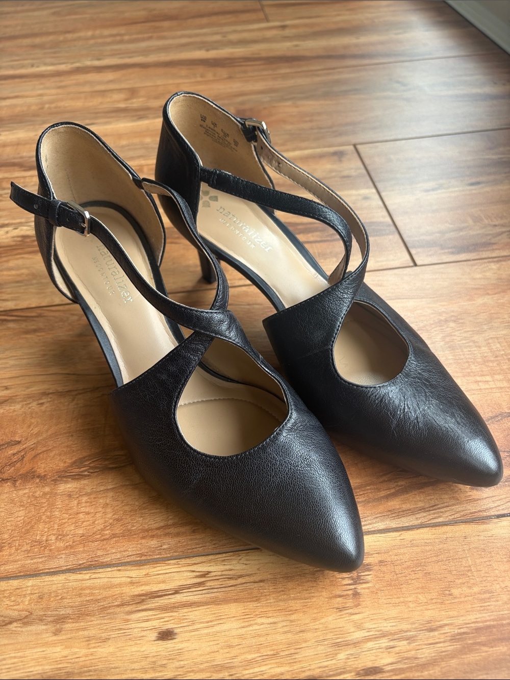 Women’s US 9 Leather Naturalizer Heels